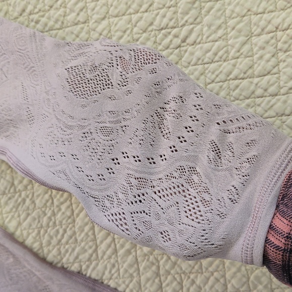 Lululemon Reveal Crop Pink - Picture 4 of 6